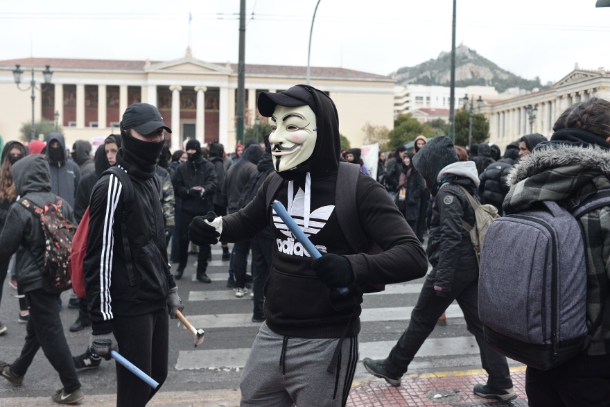 Επεισόδια στο κέντρο στην πορεία για τον Αλέξη Γρηγορόπουλο