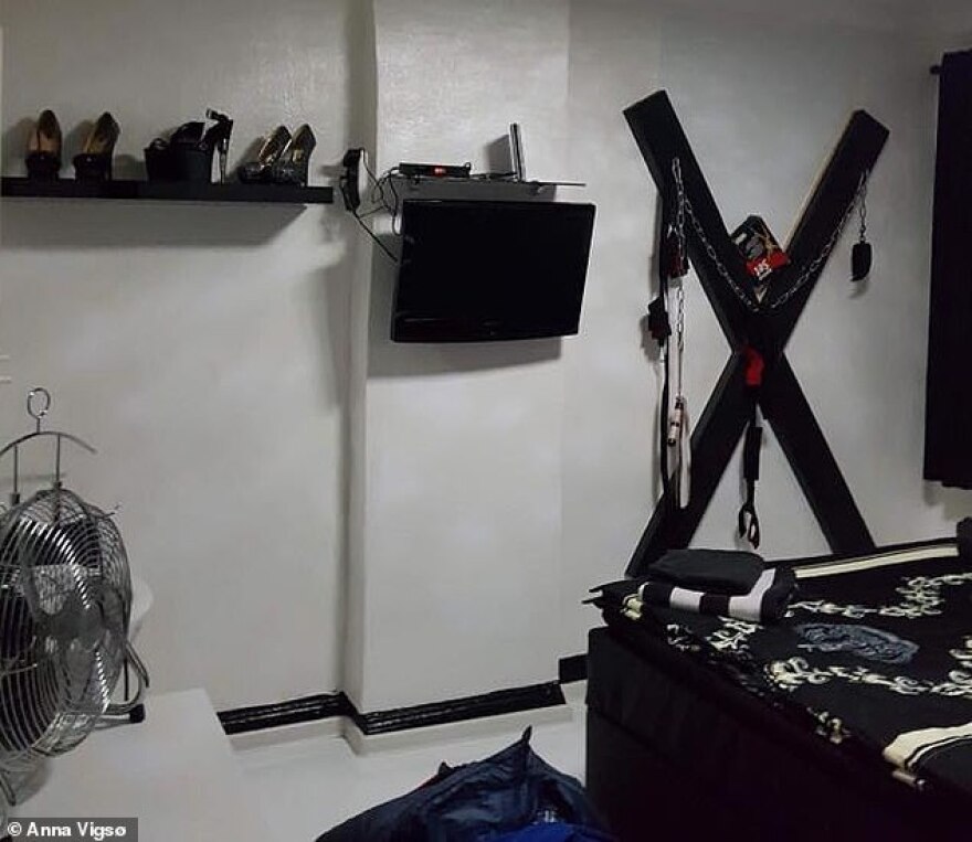 Οικογένεια από τη Δανία νοίκιασε σπίτι μέσω AirBnb και βρέθηκε σε... οίκο ανοχής