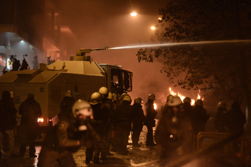 Τρεις τραυματίες στις συγκρούσεις στα Εξάρχεια μετά τη συγκέντρωση για τον Γρηγορόπουλο