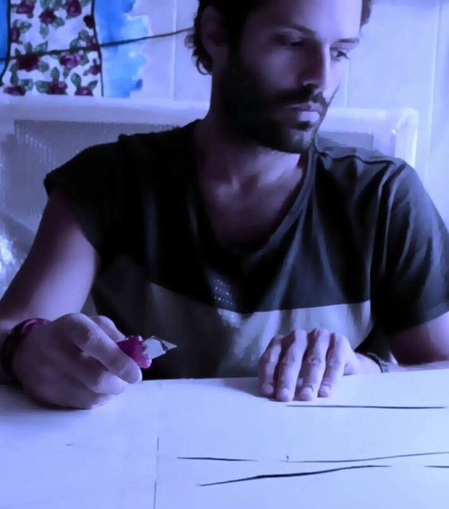 Η προσωπογραφία Γρηγορόπουλου από τον street artist Bleeps.gr