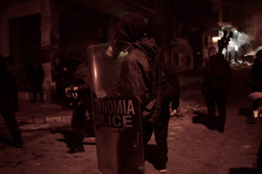 Τρεις τραυματίες στις συγκρούσεις στα Εξάρχεια μετά τη συγκέντρωση για τον Γρηγορόπουλο