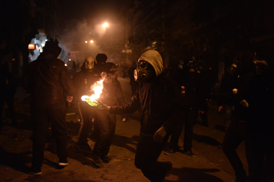 Τρεις τραυματίες στις συγκρούσεις στα Εξάρχεια μετά τη συγκέντρωση για τον Γρηγορόπουλο