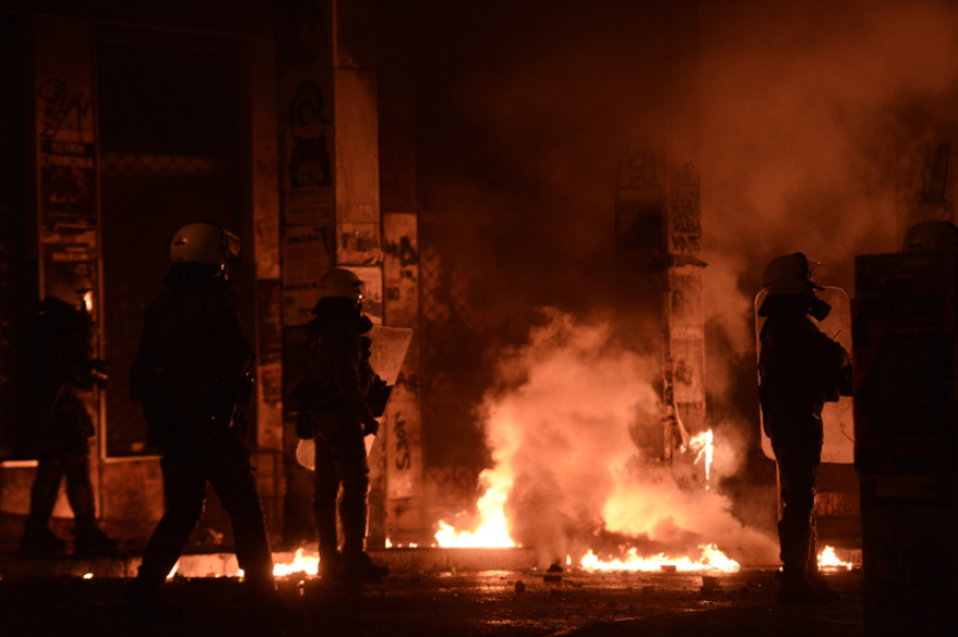 Τρεις τραυματίες στις συγκρούσεις στα Εξάρχεια μετά τη συγκέντρωση για τον Γρηγορόπουλο