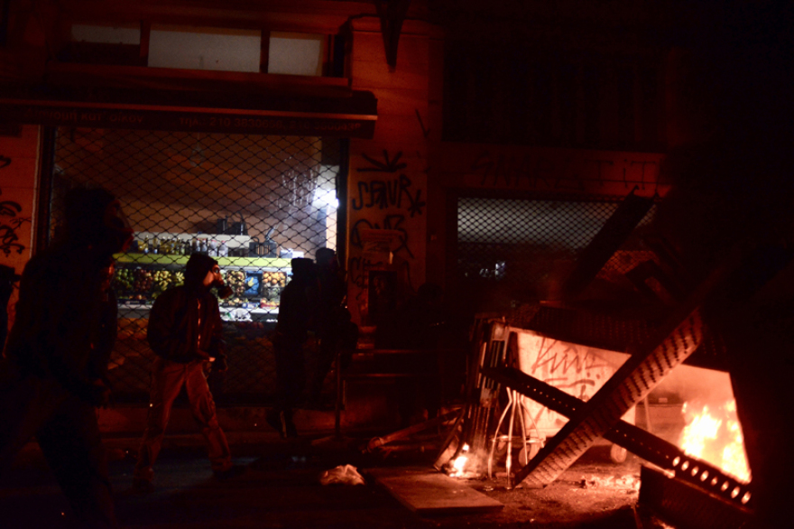 Τρεις τραυματίες στις συγκρούσεις στα Εξάρχεια μετά τη συγκέντρωση για τον Γρηγορόπουλο