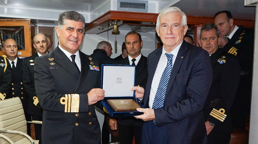 Ο Καμμένος ανοίγει λογαριασμό για αγορά νέων φρεγατών και ζητά τον οβολό μας