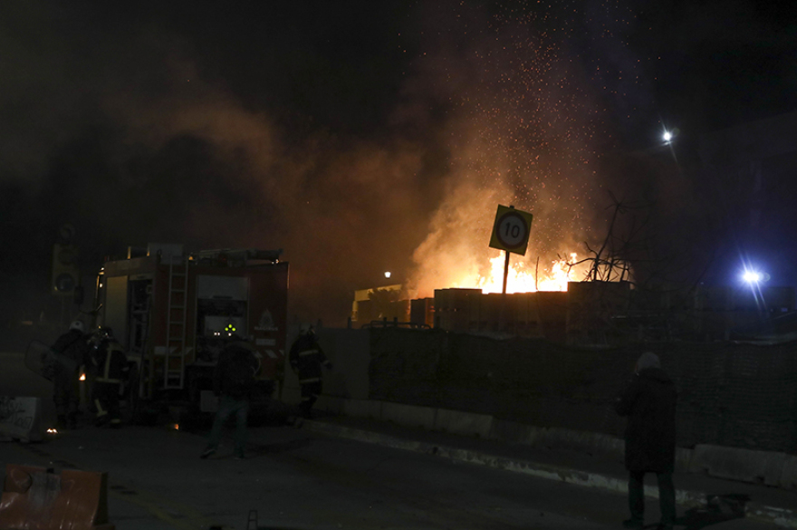 Θεσσαλονίκη: «Βροχή» μολότοφ και χημικών μετά την πορεία για τον Γρηγορόπουλο -  Ένας τραυματίας