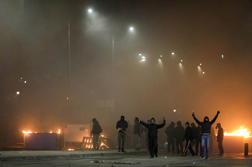 Θεσσαλονίκη: «Βροχή» μολότοφ και χημικών μετά την πορεία για τον Γρηγορόπουλο -  Ένας τραυματίας