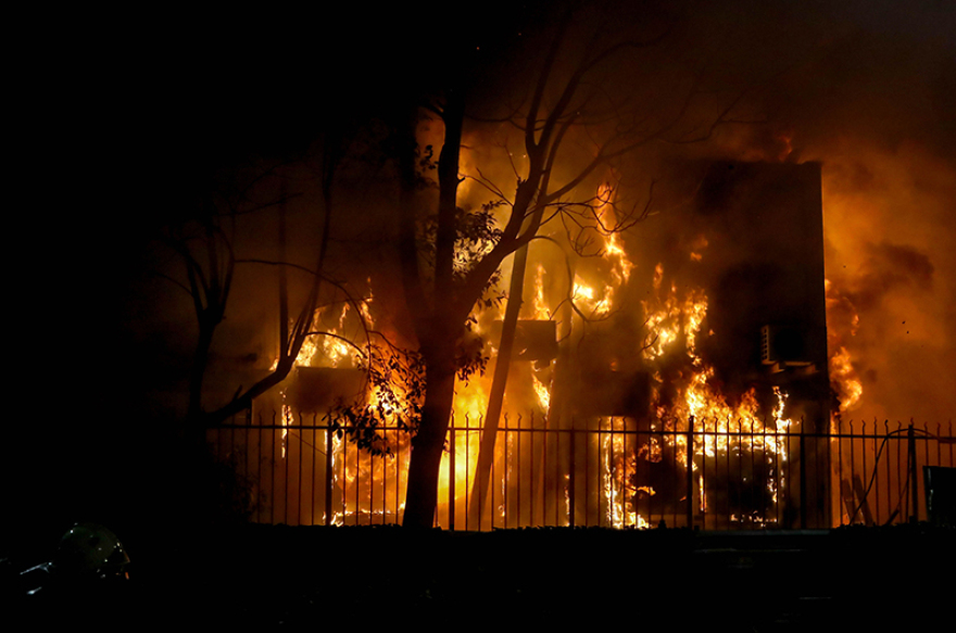 Θεσσαλονίκη: «Βροχή» μολότοφ και χημικών μετά την πορεία για τον Γρηγορόπουλο -  Ένας τραυματίας