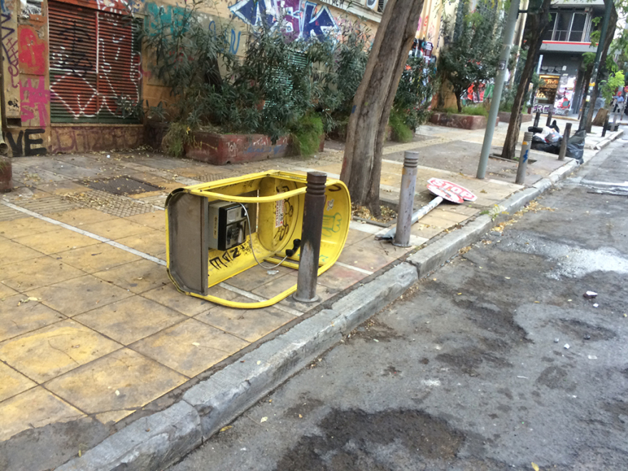  Εξάρχεια: Ρημαγμένη πόλη από τα επεισόδια μετά την πορεία για τον Γρηγορόπουλο