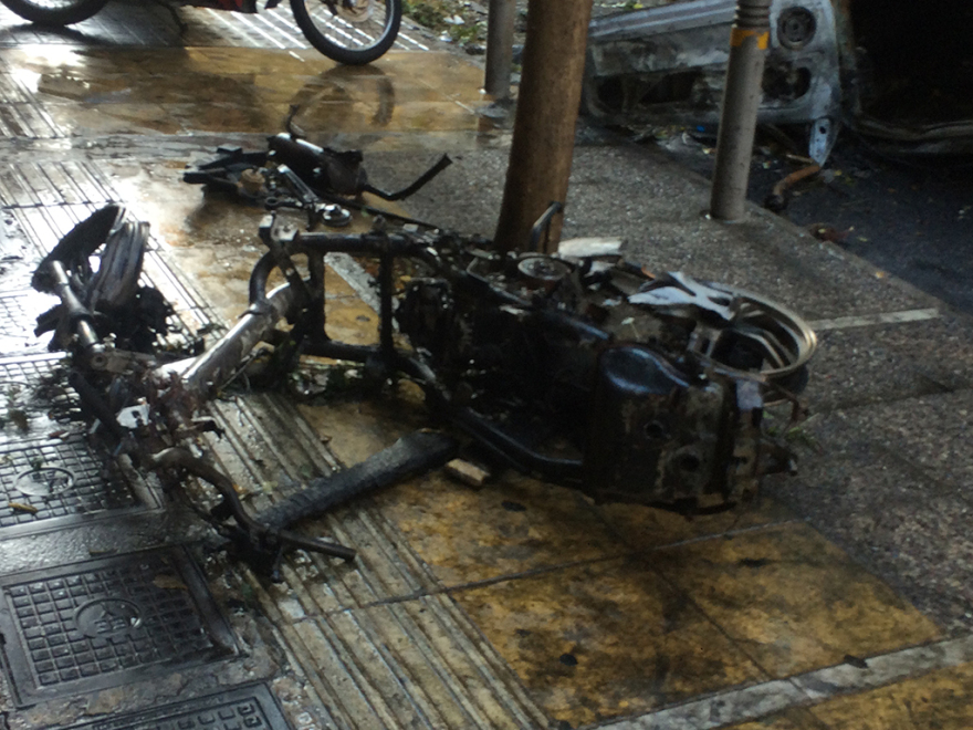  Εξάρχεια: Ρημαγμένη πόλη από τα επεισόδια μετά την πορεία για τον Γρηγορόπουλο