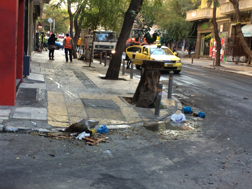  Εξάρχεια: Ρημαγμένη πόλη από τα επεισόδια μετά την πορεία για τον Γρηγορόπουλο