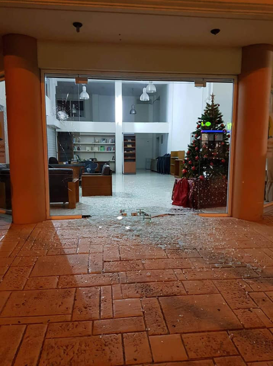 Επίθεση αγνώστων στα γραφεία της παράταξής του καταγγέλλει ο δήμαρχος Ελληνικού-Αργυρούπολης