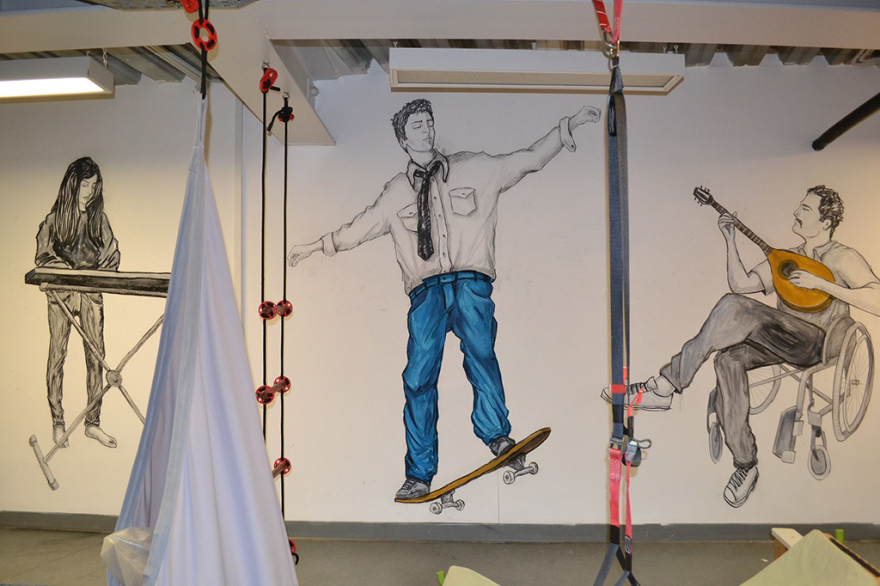 Ο street artist Bleeps.gr δίνει ζωή στο εγκαταλελειμμένο αεροδρόμιο του Ελληνικού