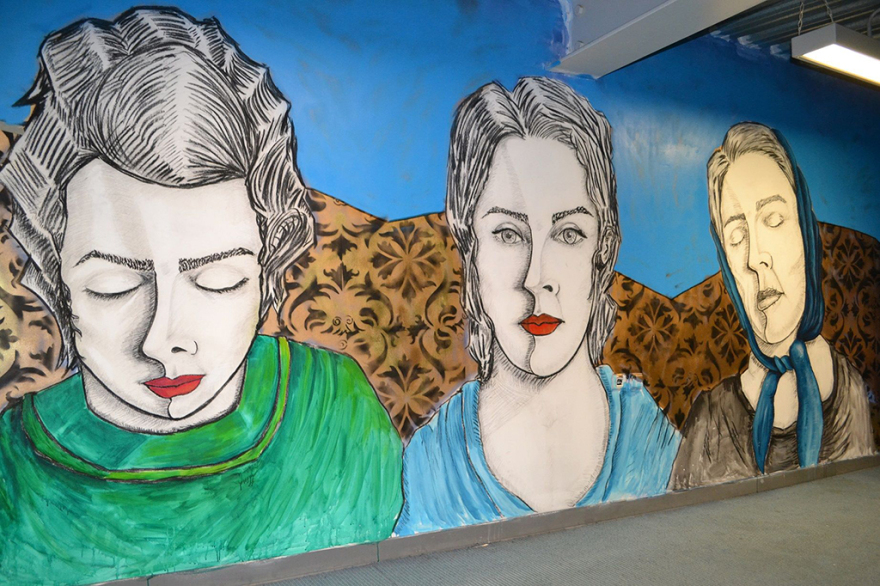 Ο street artist Bleeps.gr δίνει ζωή στο εγκαταλελειμμένο αεροδρόμιο του Ελληνικού