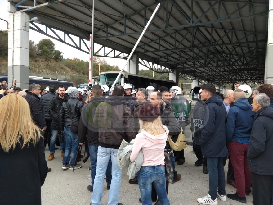 Μνημόσυνο Κατσίφα - Ενταση στα ελληνοαλβανικά σύνορα 