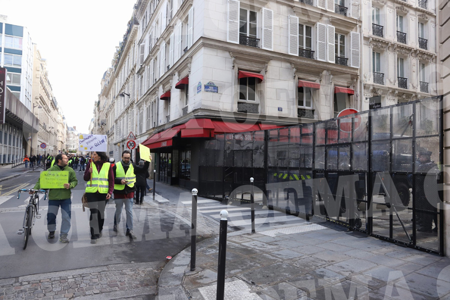 «Κίτρινα Γιλέκα»: Δακρυγόνα και οδομαχίες στο Παρίσι  