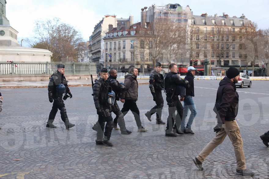 «Κίτρινα Γιλέκα»: Δακρυγόνα και οδομαχίες στο Παρίσι  