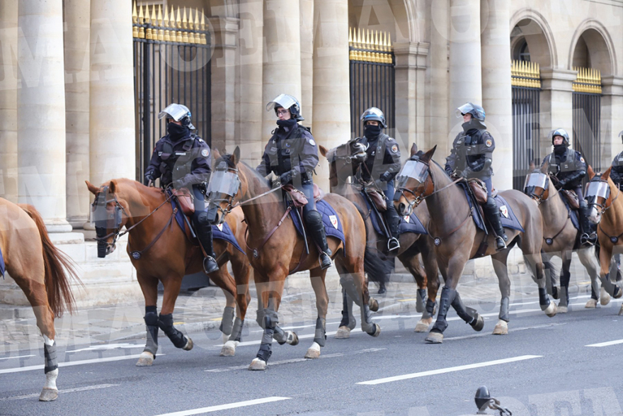«Κίτρινα Γιλέκα»: Δακρυγόνα και οδομαχίες στο Παρίσι  