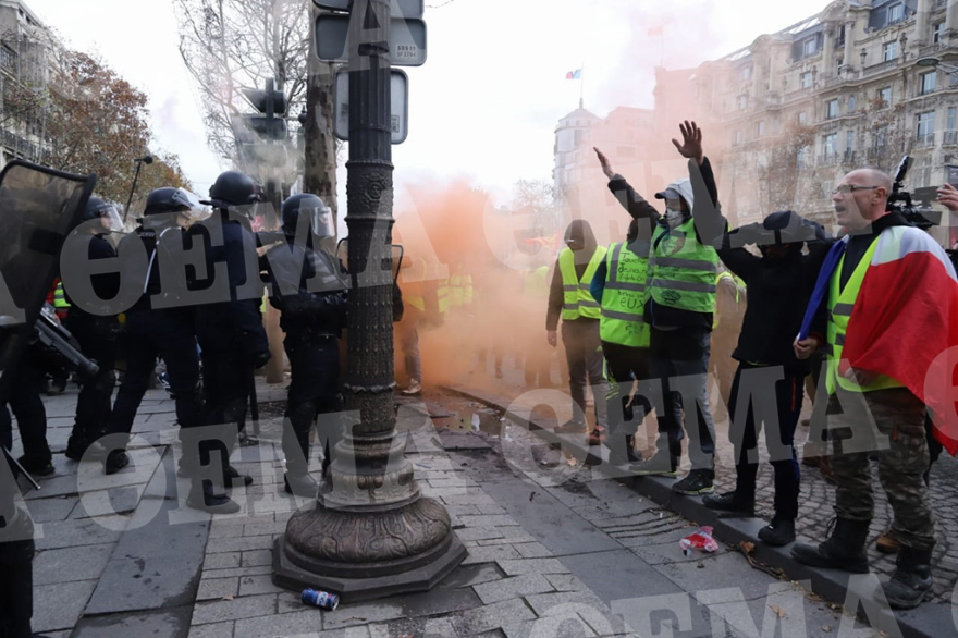 «Κίτρινα Γιλέκα»: Δακρυγόνα και οδομαχίες στο Παρίσι  