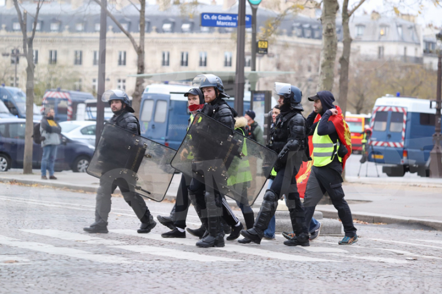 «Βράζει» η Γαλλία: Εκτεταμένα επεισόδια σε όλη τη χώρα - Τουλάχιστον 126 τραυματίες