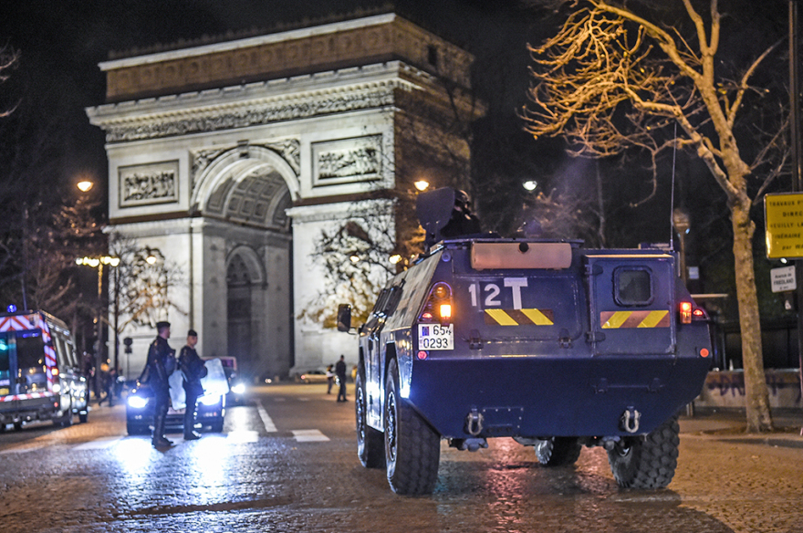  Γάλλια: Κόκκινος συναγερμός για τα «κίτρινα γιλέκα»