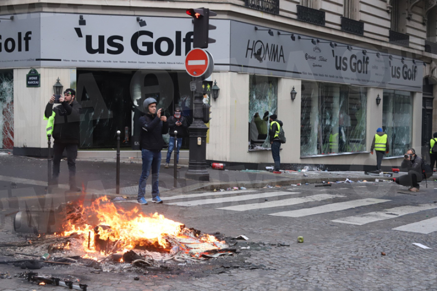 «Βράζει» η Γαλλία: Εκτεταμένα επεισόδια σε όλη τη χώρα - Τουλάχιστον 126 τραυματίες