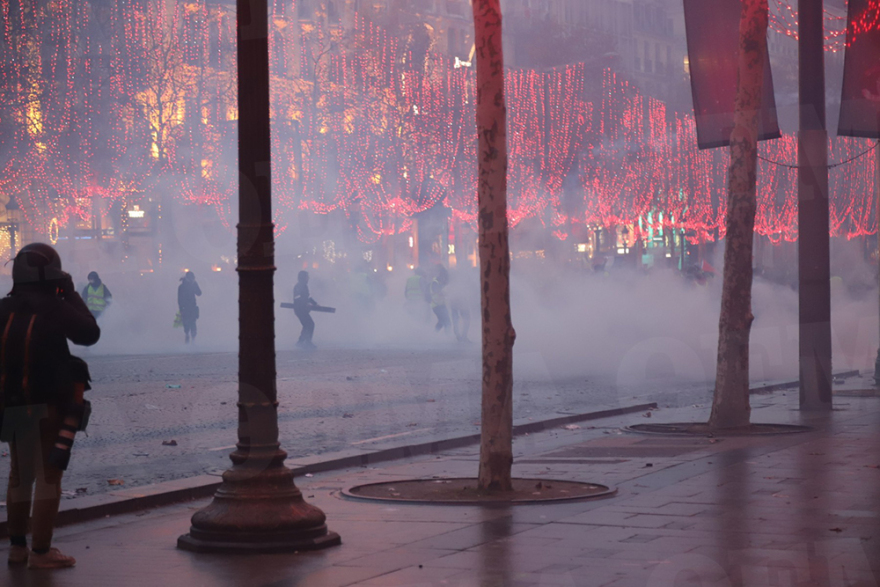 «Βράζει» η Γαλλία: Εκτεταμένα επεισόδια σε όλη τη χώρα - Τουλάχιστον 126 τραυματίες