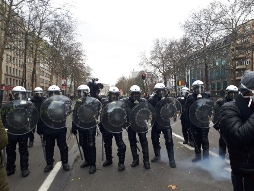Πονοκέφαλος και για τους Βέλγους τα «κίτρινα γιλέκα»: 400 συλλήψεις στις Βρυξέλλες