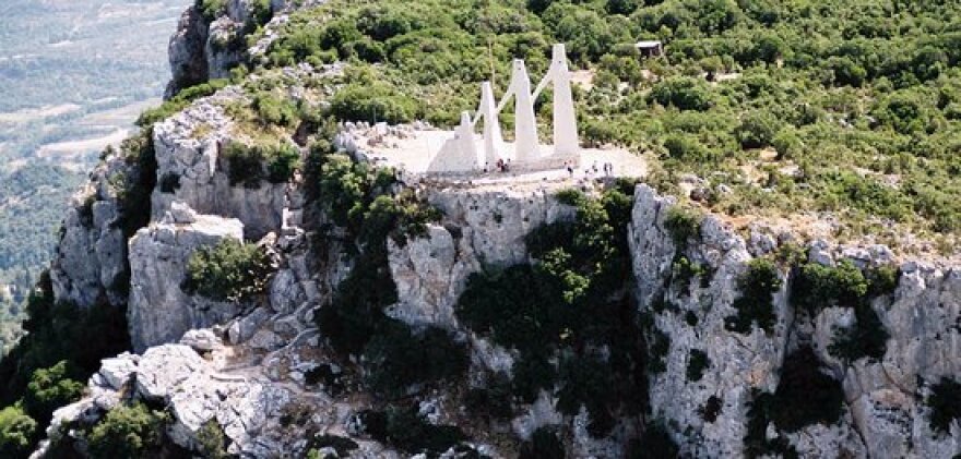 Ο χορός του Ζαλόγγου: Τα γεγονότα και οι αναθεωρητικές απόψεις ελλήνων ιστορικών