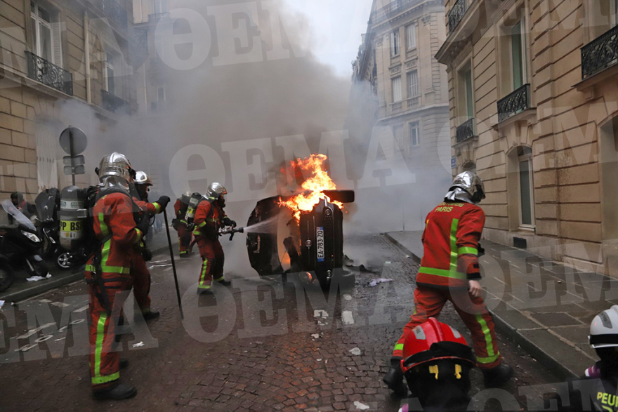 Κίτρινα Γιλέκα: Ανυπολόγιστες καταστροφές στη Γαλλία, 135 τραυματίες και 1.400 προσαγωγές 