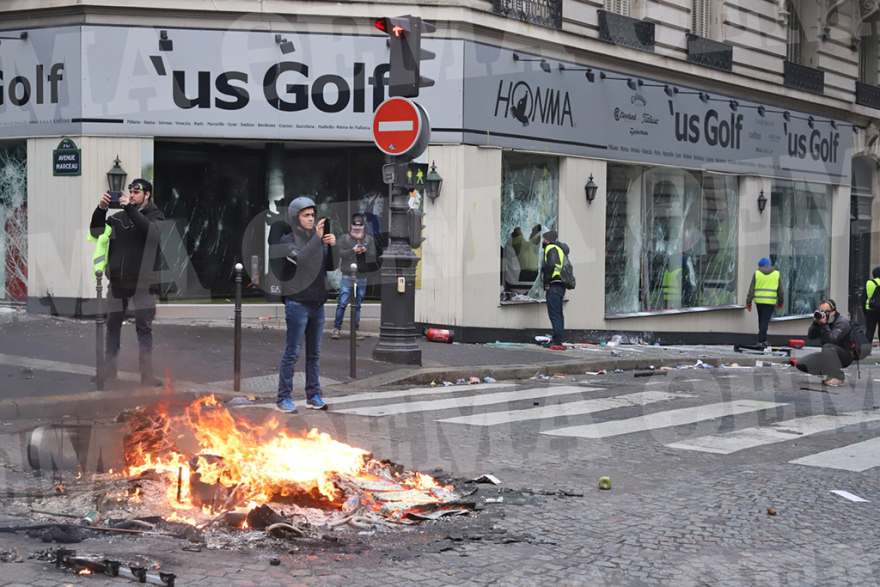 Κίτρινα Γιλέκα: Ανυπολόγιστες καταστροφές στη Γαλλία, 135 τραυματίες και 1.400 προσαγωγές 