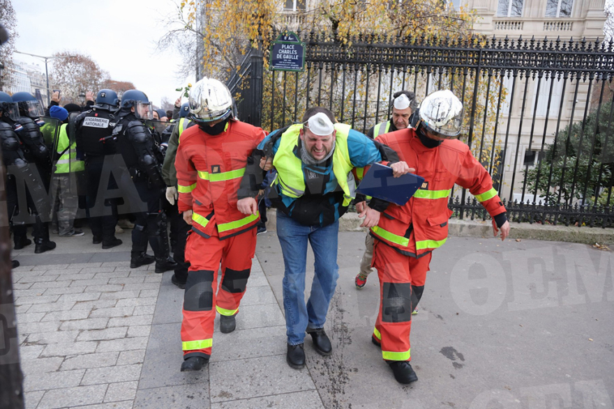 Κίτρινα Γιλέκα: Ανυπολόγιστες καταστροφές στη Γαλλία, 135 τραυματίες και 1.400 προσαγωγές 