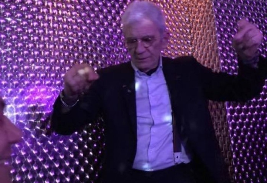 Φωτογραφίες: Σε τρελά κέφια ο Μπουτάρης! Διασκέδασε σε μπουζούκια στη Θεσσαλονίκη