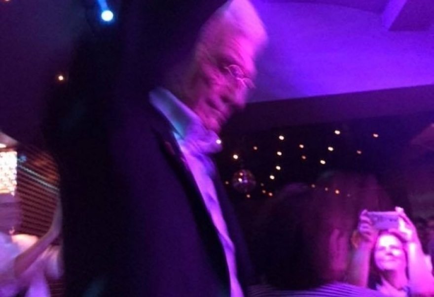 Φωτογραφίες: Σε τρελά κέφια ο Μπουτάρης! Διασκέδασε σε μπουζούκια στη Θεσσαλονίκη