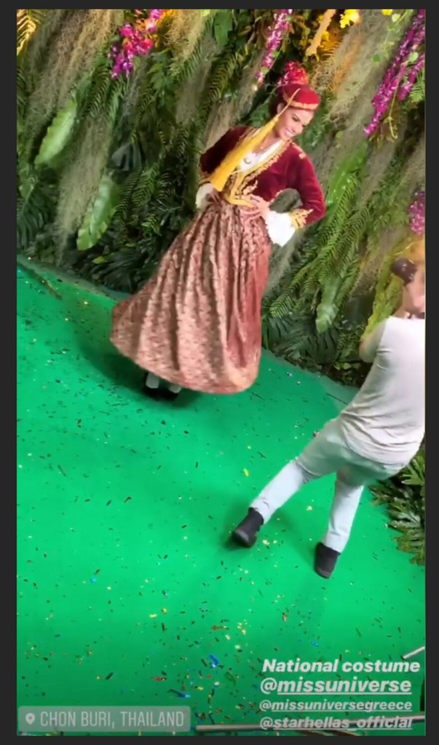 H Ιωάννα Μπέλλα με παραδοσιακή στολή στο Miss Universe 