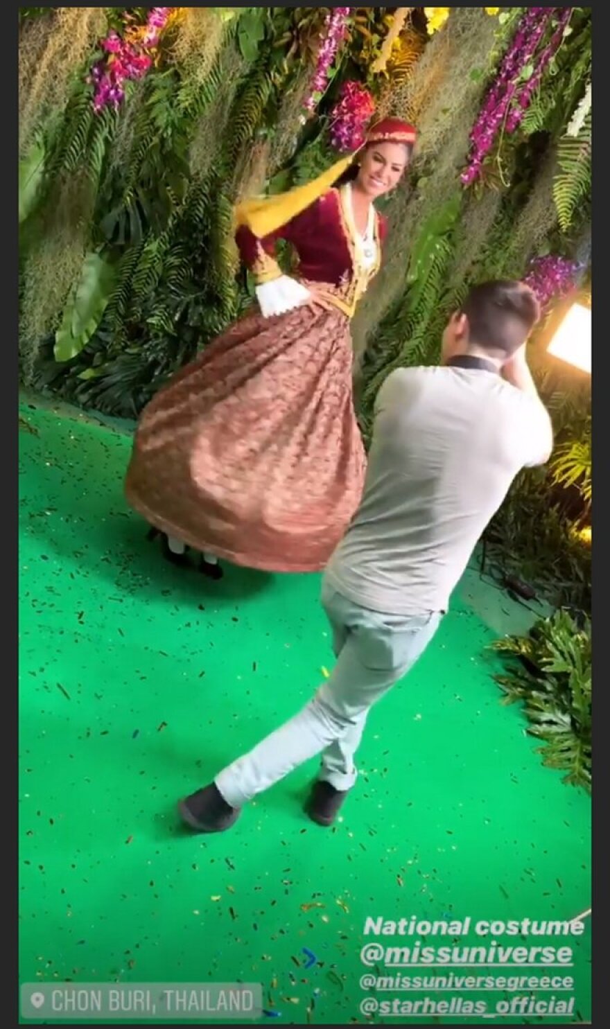 H Ιωάννα Μπέλλα με παραδοσιακή στολή στο Miss Universe 