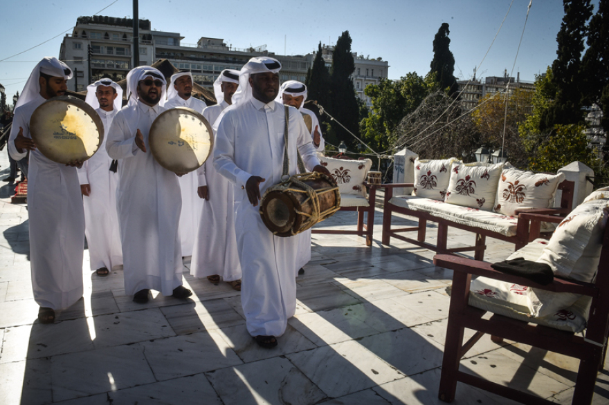 Φωτογραφίες: Η έρημος του Κατάρ «μετακόμισε» στο Σύνταγμα