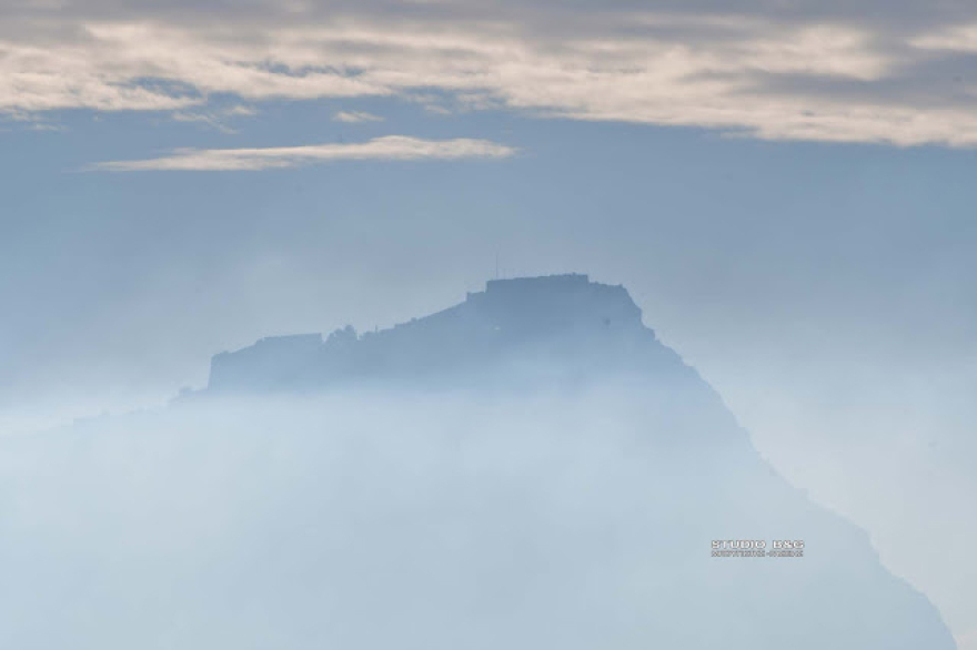 Εντυπωσιακές φωτογραφίες: Η θάλασσα «βράζει» στο Ναύπλιο