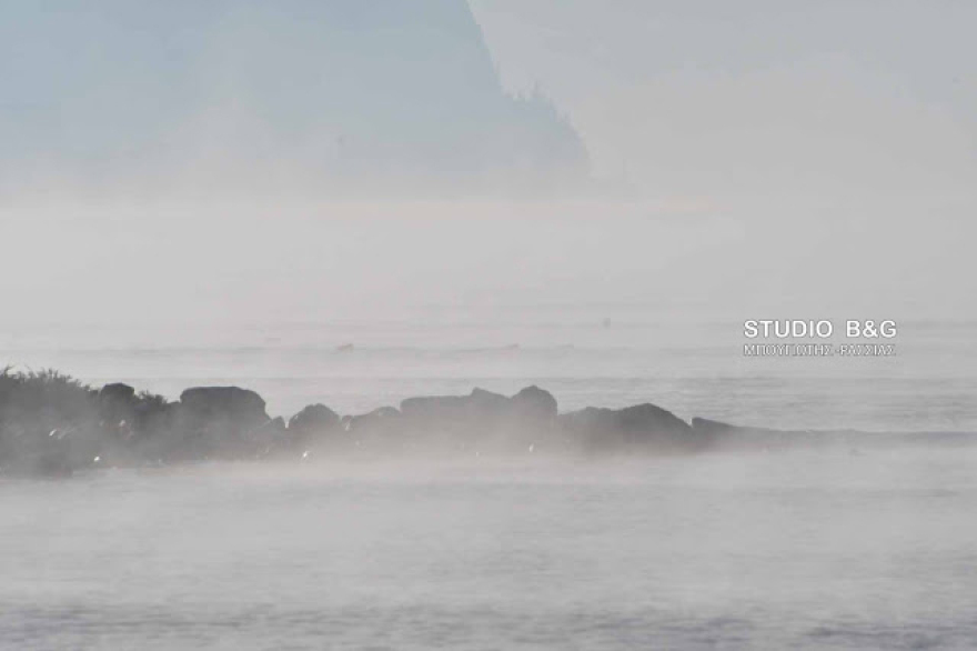 Εντυπωσιακές φωτογραφίες: Η θάλασσα «βράζει» στο Ναύπλιο