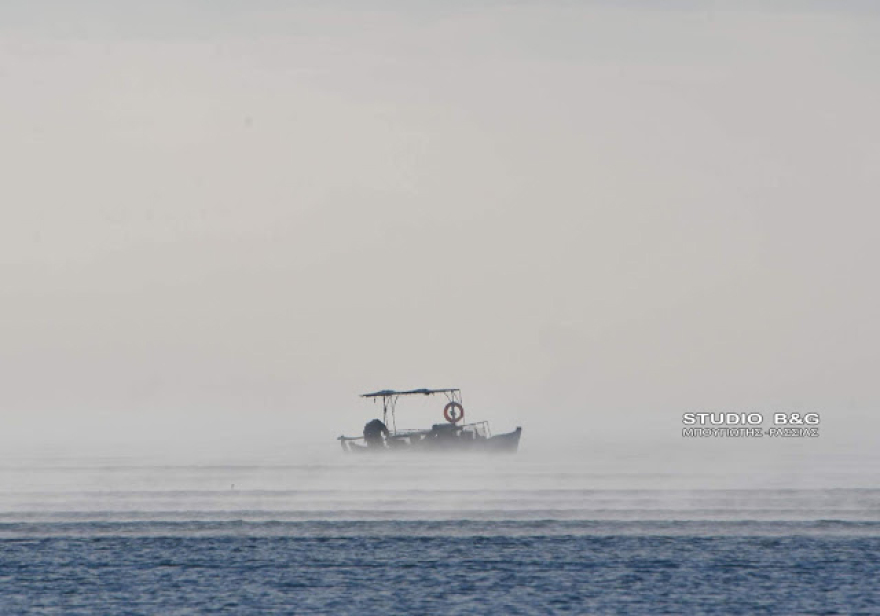 Εντυπωσιακές φωτογραφίες: Η θάλασσα «βράζει» στο Ναύπλιο