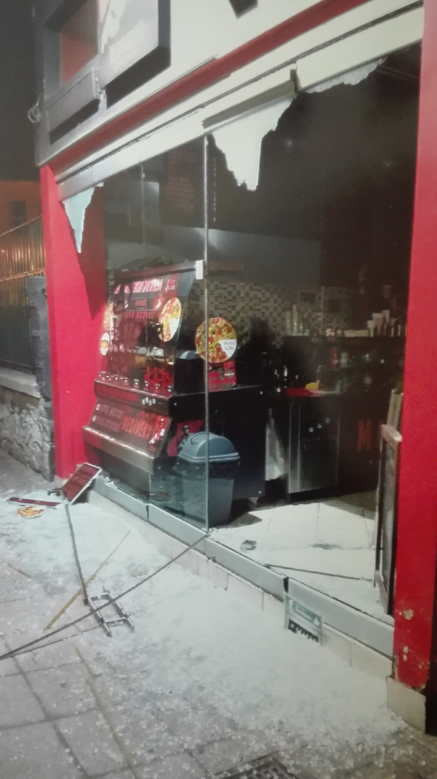 Θεσσαλονίκη: Μήνυση στον ντελιβερά από τον ιδιοκτήτη της πιτσαρίας - Δείτε τα sms που προκάλεσαν τον άγριο ξυλοδαρμό