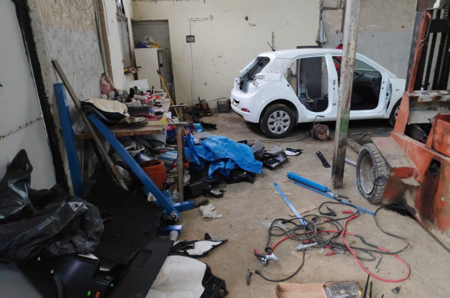 Εξαρθρώθηκε σπείρα που έκλεβε αυτοκίνητα - Ο αρχηγός έδινε εντολές από τη φυλακή