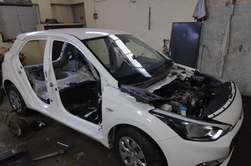 Εξαρθρώθηκε σπείρα που έκλεβε αυτοκίνητα - Ο αρχηγός έδινε εντολές από τη φυλακή