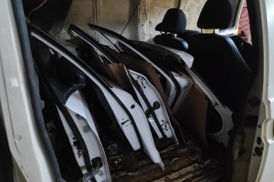 Εξαρθρώθηκε σπείρα που έκλεβε αυτοκίνητα - Ο αρχηγός έδινε εντολές από τη φυλακή