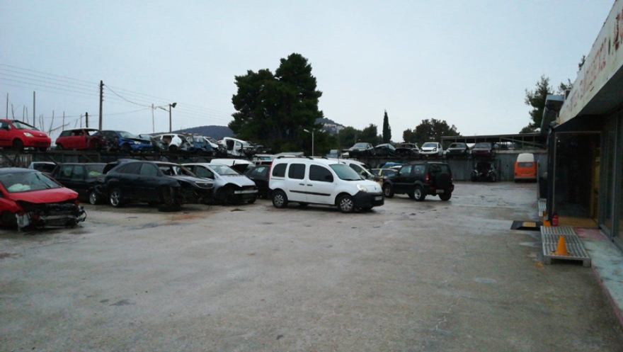 Εξαρθρώθηκε σπείρα που έκλεβε αυτοκίνητα - Ο αρχηγός έδινε εντολές από τη φυλακή