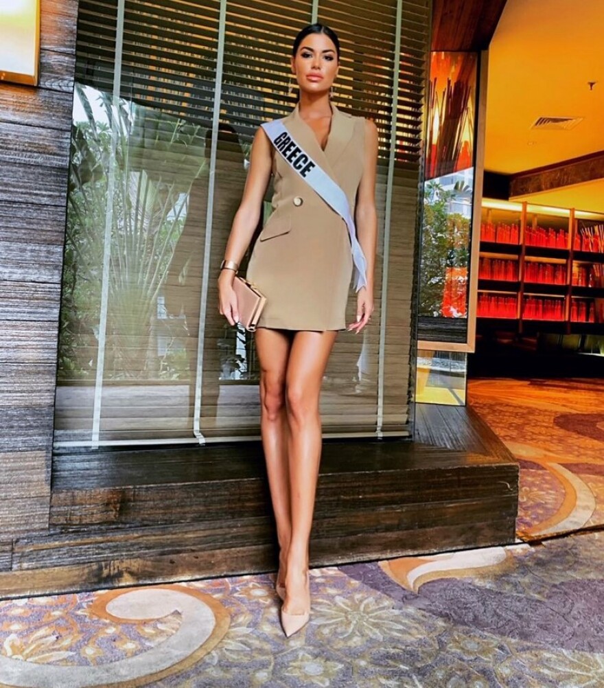 Ιωάννα Μπέλλα: «Εκρηκτική» εμφάνιση με μαγιό στα προκριματικά του «Miss Universe»