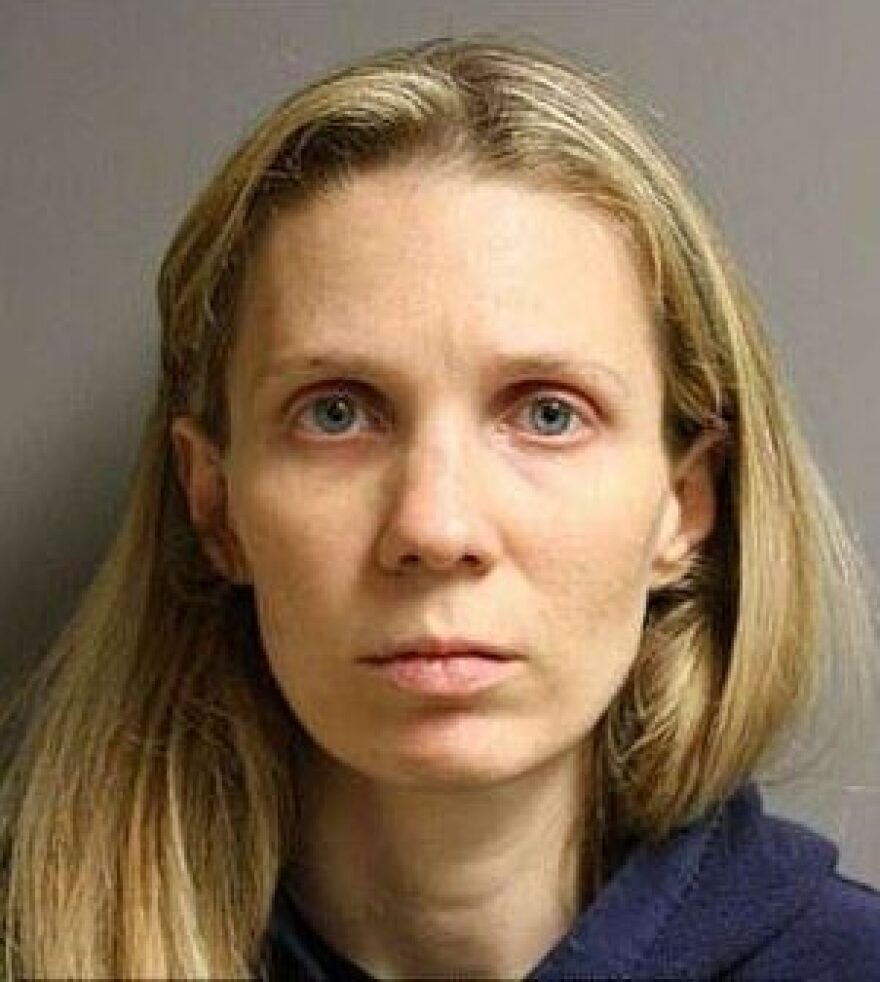 Εικόνες σοκ: Σατανική μητριά κρατούσε φυλακισμένο σε ντουλάπι τον 5χρονο θετό της γιο