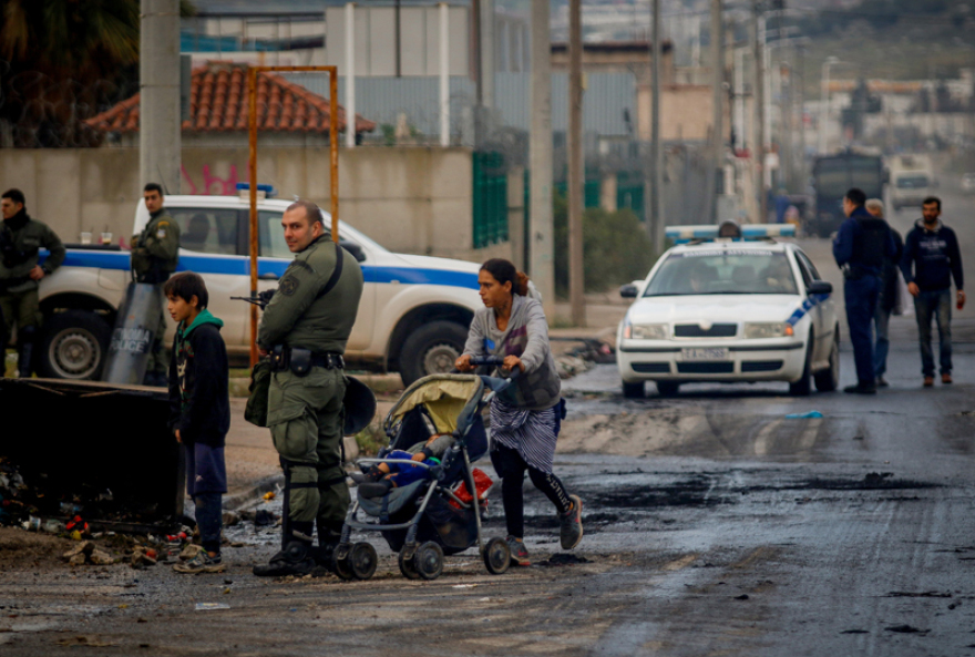 Επεισόδια μεταξύ ρομά και αστυνομικών στον Ασπρόπυργο