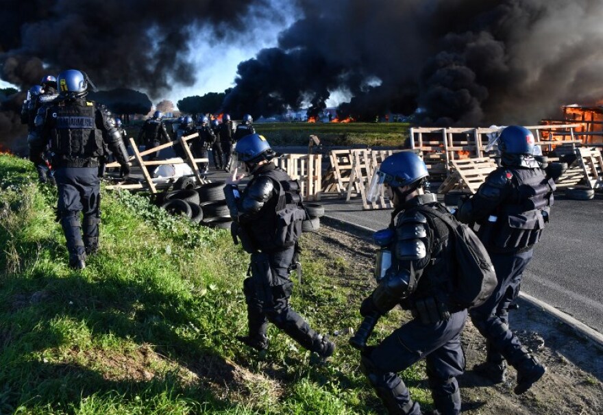 «Κίτρινα Γιλέκα»: «Αστακός» το Παρίσι ενόψει των κινητοποιήσεων του Σαββάτου