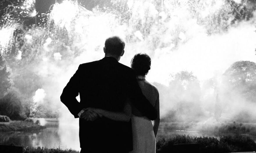 Ο πρίγκιπας Λούις «κλέβει» τις εντυπώσεις στη χριστουγεννιάτικη κάρτα του Ουίλιαμ και της Κέιτ